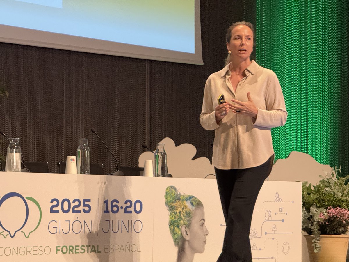 "Uno de los problemas de nuestra especie es que nos hemos considerado una especia aparte del resto de la naturaleza.".
Odile Rodríguez de la Fuente en <a href="/congresoforesta/">Congreso Forestal Español</a> 

#9cfegijón #SoyForestal