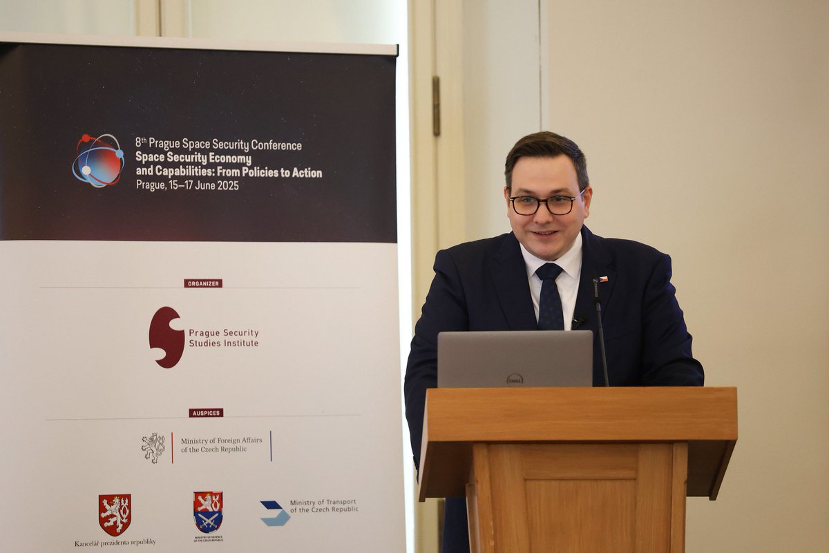 CzechMFA's tweet photo. Minister @janlipavsky opened the 8th annual Prague Space Security Conference hosted by @CzechMFA in cooperation with @pssi_prague. The main topic is space security, risks and security aspects of economic activities and challenges for public and private sectors. https://t.co/FXsjevxitA
