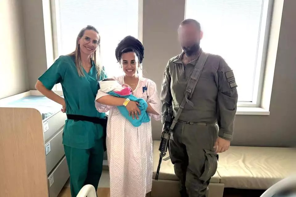A birth under the missiles! In a powerful moment of life meeting duty, a tank company commander briefly left the front lines to witness the birth of his daughter at Hadassah Hospital Ein Kerem.

#HadassahInternational  #GandelRehabilitationCenter  #HopeInAction  #HadassahHeroes