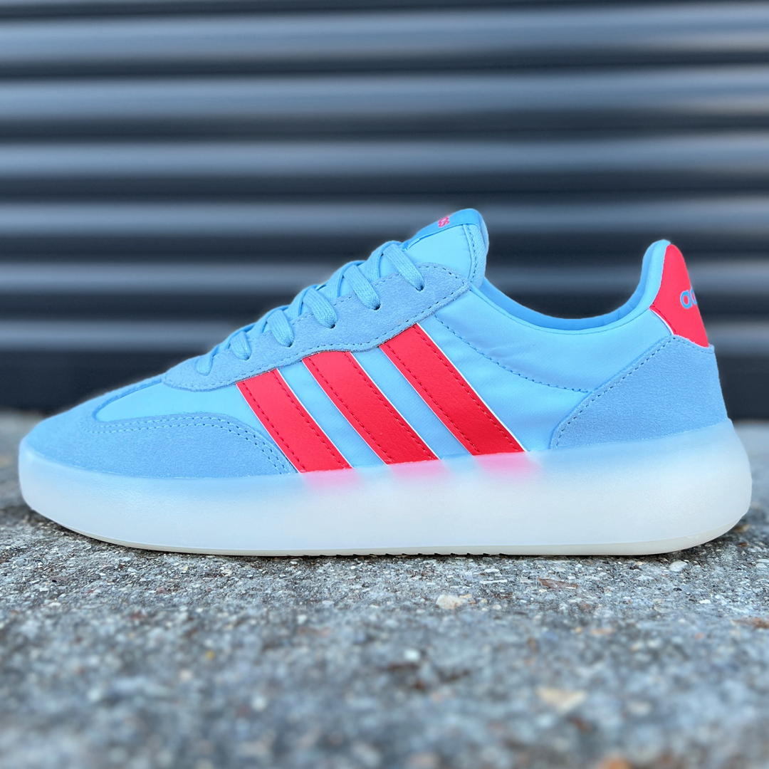 On Offer, Adidas Barreda is a great everyday comfort trainer in fresh combo of sky, red and ice sole 🔥🔥a must have style available today: 80scasualclassics.co.uk/trainers-c12/a… 
.
.
#80scasualclassics #adidas #adidasbarredadecode #trainers