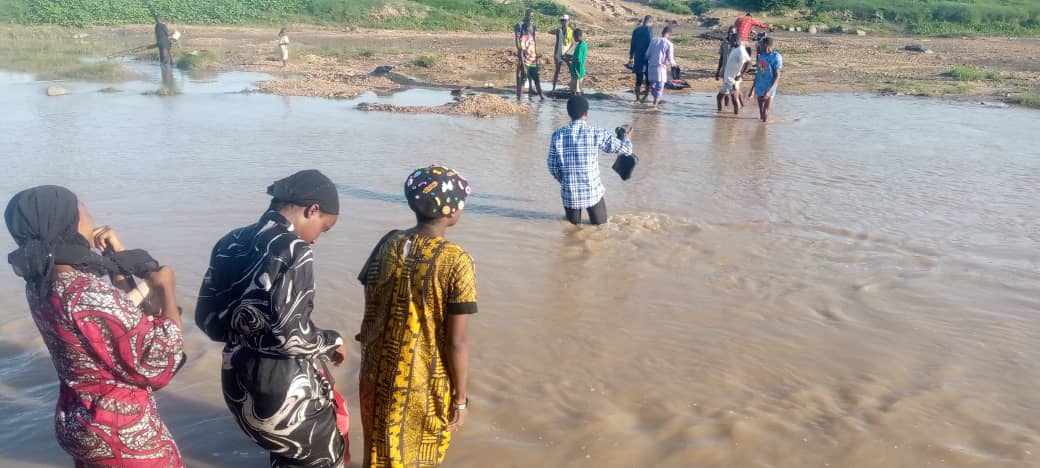 OfficialFSM_SMC's tweet photo. Seven missionaries crossed a river to reach Kache Lukuku Village with the gospel. Children, adults, and churches encountered Christ. No distance is too far when souls are the reward. 
#CrossingRiversForSouls #MissionMinded #GospelWithoutBorders #fsmission #fsmat30 https://t.co/y2d4bHQgT1