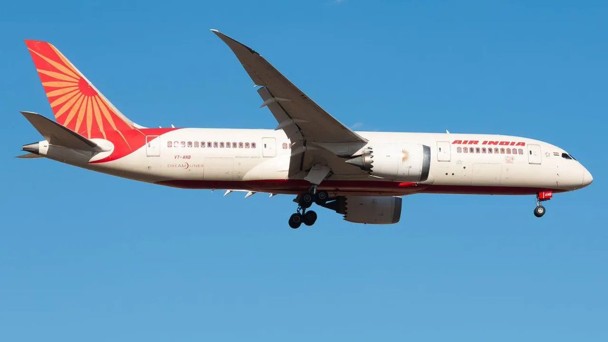 english_ritam's tweet image. 13. Flight Returns Mid-Air:

Delhi-bound Air India 787 returns to Hong Kong mid-air due to technical fault!

Same model as Ahmedabad crash, All safe!

#AirIndia #FlightReturns #Boeing787 #AviationSafety