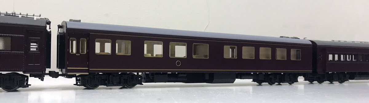 ModellbahnJP's tweet image. 【海を渡った模型達】

天賞堂製 新一号編成お召列車セット

こちらは🇭🇺へ旅立って行きました。
先日C57のお召機と合わせてセットで欲しい、と依頼で取り寄せしました。
因みに海外から見たお召列車はImperial(帝国の) Trainが通称なようです。