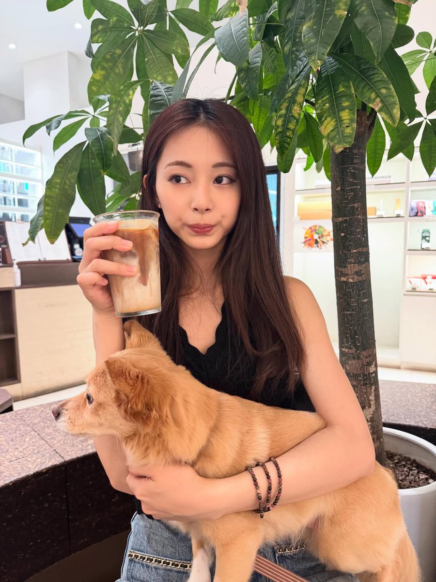 Tzuyu's Instagram update

Date with mom🦮🐕‍🦺

#TWICE #트와이스 <a href="/JYPETWICE/">TWICE</a>
