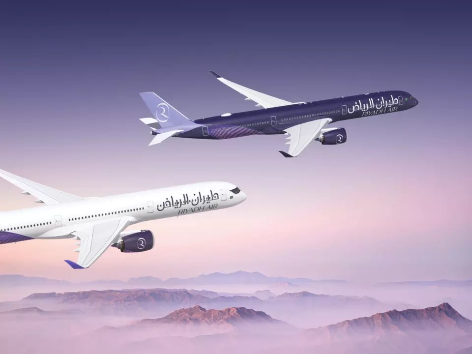 أيقونة ايرباص A350 تنضم لأسطول طيران الرياض، وذلك عبر طلبية شراء مؤكدة لعدد 25 طائرة A350-1000.

الإتفاقية المبرمة مع إيرباص تضمنت أيضًا على خيار شراء لـ25 طائرة إضافية من نفس الطراز.

مع هذه الطلبية، سيرتفع إجمالي طلبيات طيران الرياض إلى 182 طائرة.