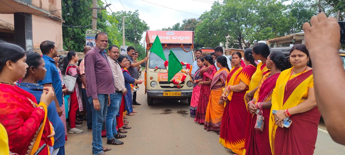 ରାଜ୍ୟ ସରକାରଙ୍କ ଏକ ବର୍ଷ ପୂର୍ତ୍ତି ଉପଲକ୍ଷେ ଆଜି ବିଜେପୁର ବିଜ୍ଞାପିତ ଅଞ୍ଚଳ ପରିଷଦ, ବିଜେପୁର ଠାରେ “ବିକାଶ ବାହନ” ଯାତ୍ରାର ଶୁଭାରମ୍ଭ କାର୍ଯ୍ୟ ଅନୁଷ୍ଠିତ ହୋଇଥିଲା ।  ସରକାରଙ୍କ ଦ୍ଵାରା କାର୍ଯ୍ୟକାରୀ  ହେଉଥିବା ବିଭିନ୍ନ ଜନକଲ୍ଯାଣକାରୀ ଯୋଜନା ସମ୍ବନ୍ଧରେ ଜନସାଧାରଣଙ୍କୁ ଅବଗତ କରାଇବା ଏହି ବିକାଶ ବାହନର ମୂଳ ଲକ୍ଷ୍ୟ ।
