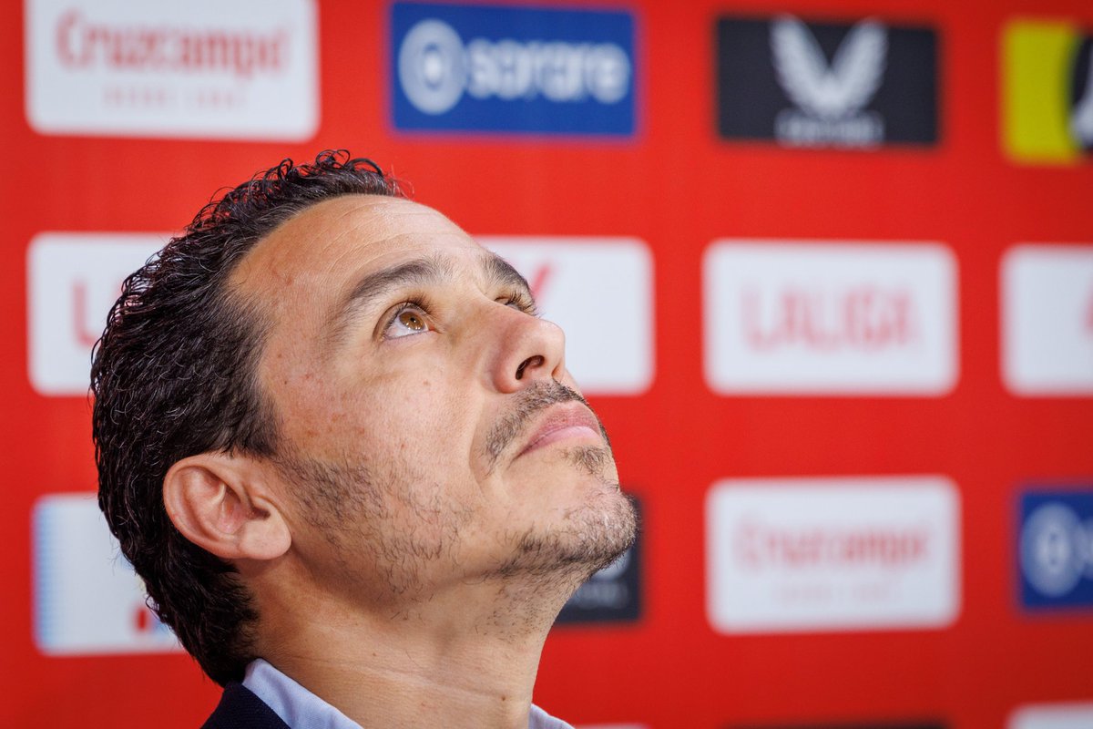 - 17º clasificado en LaLiga
- A 1 punto del descenso
- Peor límite salarial de 1ª y 2ª
- Sin entrenador
- Peor plantilla de los últimos 20 años

Pues el precio de los abonos es el mismo que cuando jugábamos Champions…

El peor presidente de la historia del Sevilla.