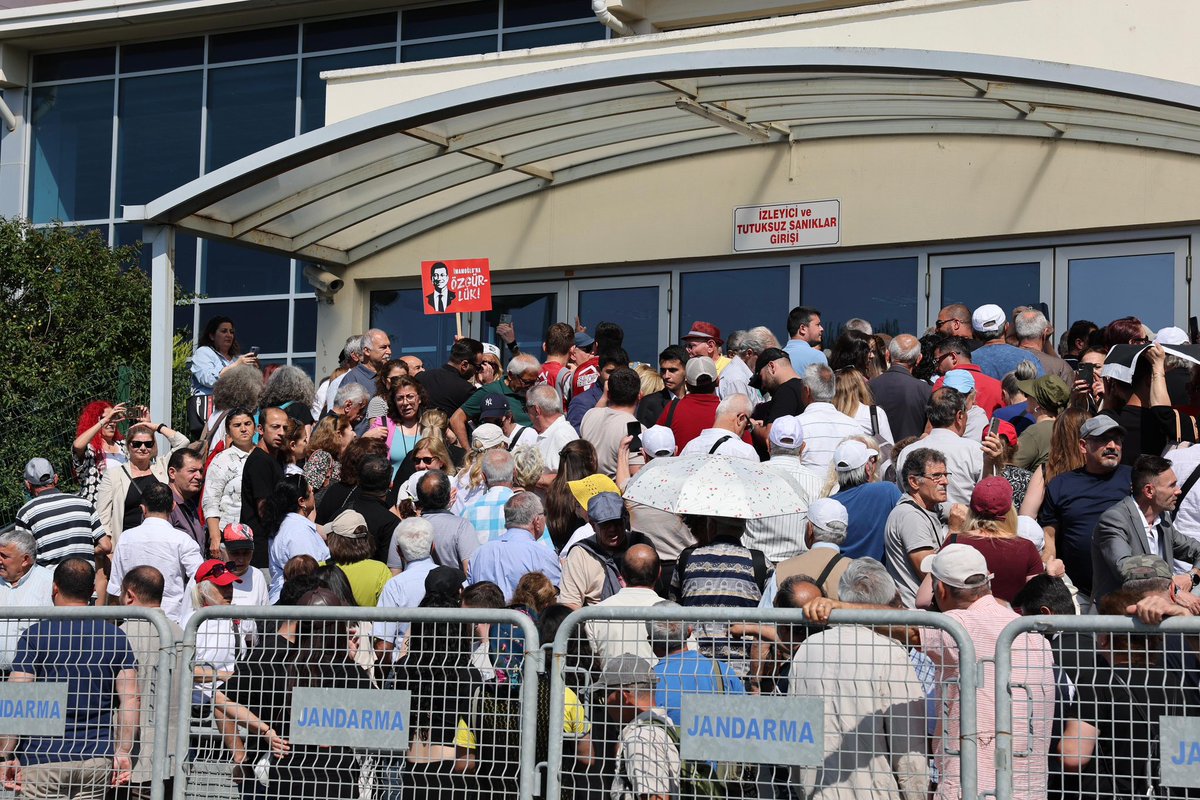 Silivri’de Ekrem Başkanımızın yanındaydık. Davamız sadece bir kişinin değil, milyonların iradesinin davası.

Adaletin değil siyasetin konuştuğu bu süreçte, halkın sesi olmaya, demokrasimiz ve geleceğimiz için omuz omuza yürümeye devam edeceğiz. 

Adaletin, halk iradesinin,