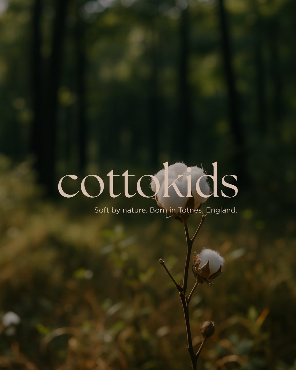 İngiltere’nin Totnes kasabasında bir çocuk giyim markası olarak doğan Cotto Kids, doğallığı, sadeliği ve sıcaklığıyla ilham veren bir proje oldu.

Kurumsal kimlik ve logo tasarımı, renk paleti ve her ayrıntı, markanın sloganı olan “soft by nature” yaklaşımıyla tasarlandı.🌱