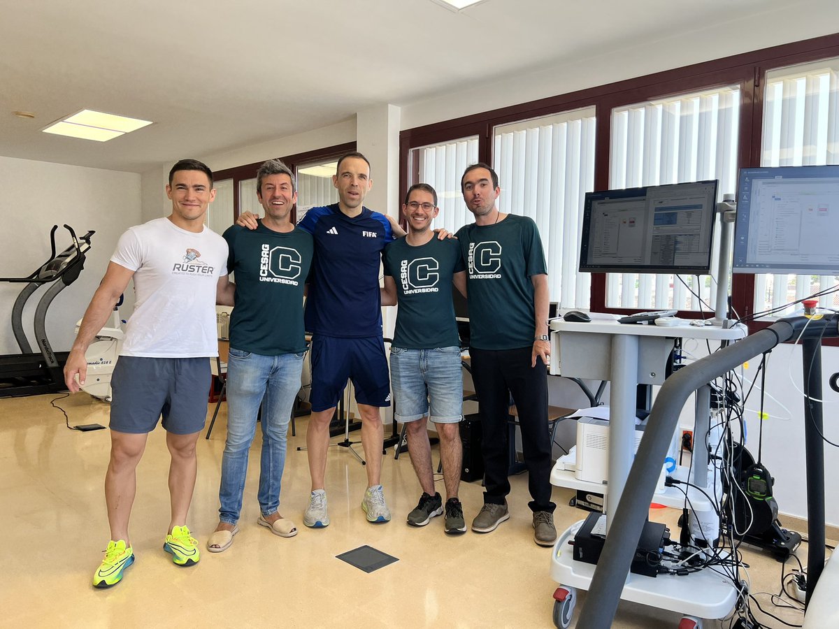⚽️ Hoy nos ha visitado Guillermo Cuadra Fernández, árbitro de 1ª división, que se ha sometido a un examen de capacidad y potencia aeróbica en nuestro laboratorio.

A continuación, el árbitro de 1ª REF Alejandro Ivaylov también se ha sometido a la misma prueba.

¡En el CESAG