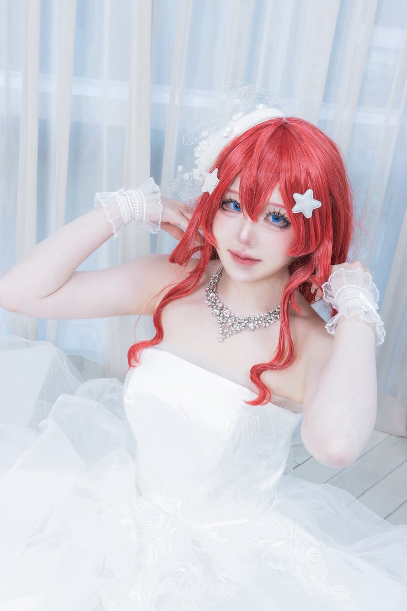 ⚠︎cos

나카노 가 막내 이츠키를 했습니당
의상도 너무 예쁘고 촬영 하는 내내 재미있었어요..🌹 단체도 얼른 올릴 수 있기를^ㅁ^

#五等分の花嫁
#中野五月 #コスプレ