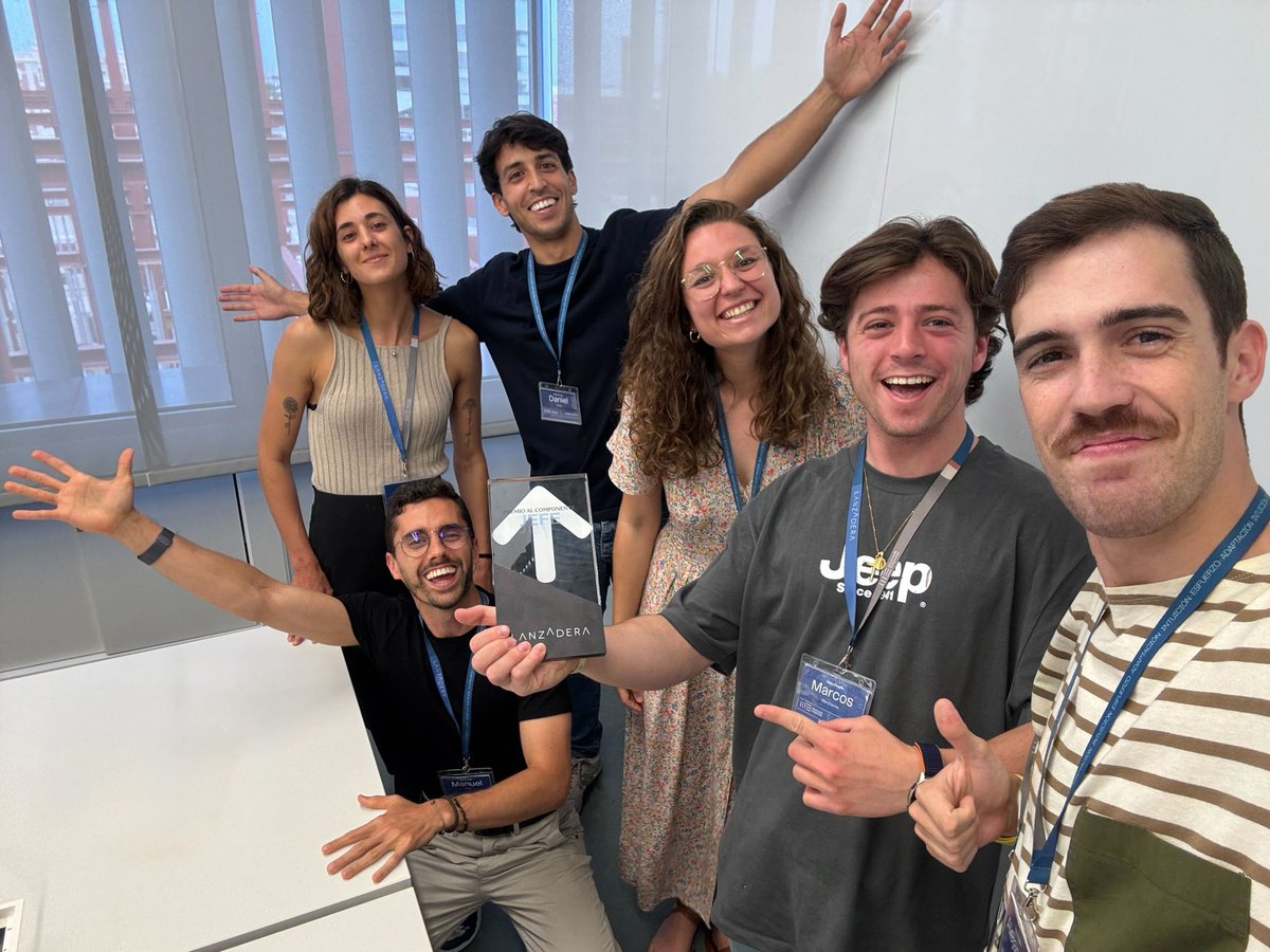 ¡Enhorabuena a nuestro celerado Manuel Esbrí de la G6 por el Premio al Cliente en <a href="/lanzaderaes/">Lanzadera</a>  con <a href="/simbionte_es/">Simbionte</a> !. Un crecimiento brutal que nos inspira. 🚀

¡Así es el talento que impulsamos en #Celera!

#Emprendimiento #Premio #Impacto