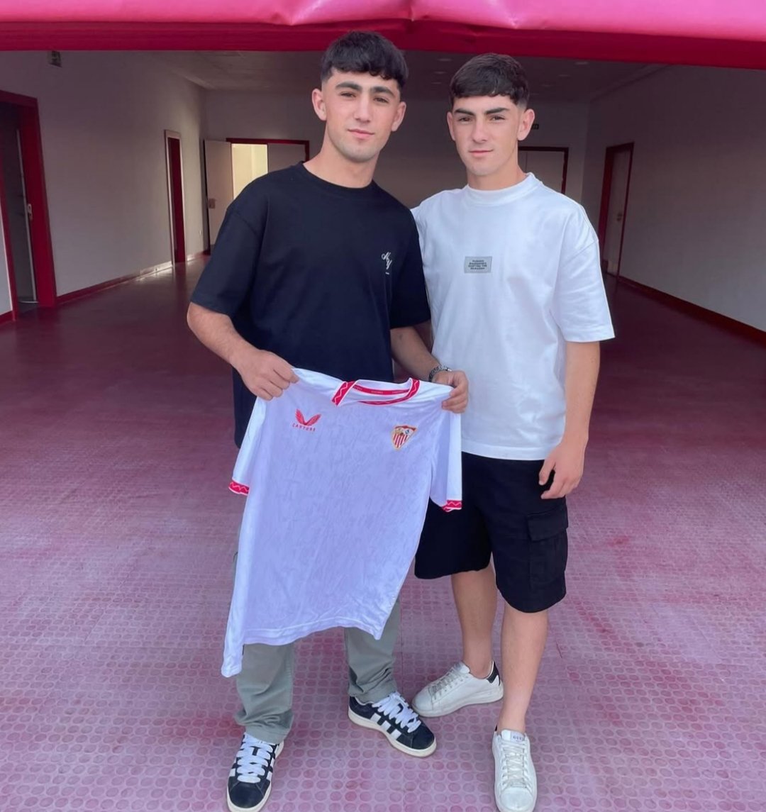 🚨 ¡Nuevo fichaje para la temporada 25/26!

✍️ Su nombre es Ángel Luque (2007) y reforzará a nuestro Juvenil DH.

🔝 Esta temporada la ha jugado en La Palma CF (3RFEF) y en el Juvenil DH del Recre. Ha anotado 4 goles y dado 11 asistencias.

⚽ Puede jugar de extremo y media punta