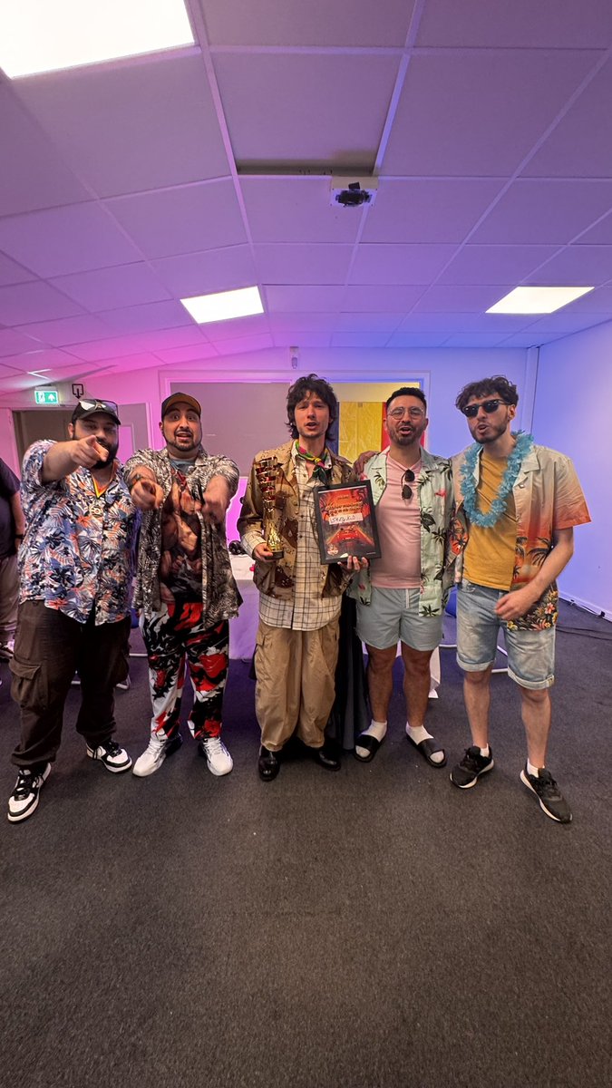HadokampBE's tweet photo. 🎊 C’EST FINI ! Et quelle aventure…
Après 5 tournois en ligne riches en rebondissements, des matchs acharnés, des surprises, des clutchs incroyables… nous avons vécu ensemble ce top 8 final OFFLINE légendaire. 🔥

Et c’est @s4ltyKiD qui triomphe au bout de ce parcours dantesque ! 💥 Il s’envolera désormais vers Evo France, où il représentera avec fierté la Belgique 🇧🇪, accompagné par toute l’équipe du Hadokamp.
 Un grand champion pour une grande communauté. 🏆

🙏 On voudrait vous remercier du fond du cœur.
 Merci à tous les joueurs, qui ont donné leur maximum à chaque étape.
 Merci au public, qui a suivi, vibré, et soutenu comme jamais.
 Merci à l’équipe technique et au staff, à tous les bénévoles, aux commentateurs, et à ce stade, qui a littéralement transcendé l’événement.

❤️ Ce projet, c’est plus qu’un simple tournoi.
 C’est une passion partagée. Une scène qui grandit. Un rêve qui continue de s’écrire.
🎮 Ce n’est que le début.

🔜 On vous donne rendez-vous très bientôt pour une nouvelle session Hadokamp, et d'autres événements à venir tout au long de l'année.
Encore une fois : MERCI.