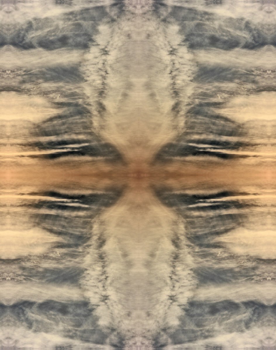 Drop a picture of clouds you took ☁️

some from the Astral Skyformations Series 2018 1. clouds rain , 2. clouds morning light , 3. summer light weather , 4. clouds sundown ...