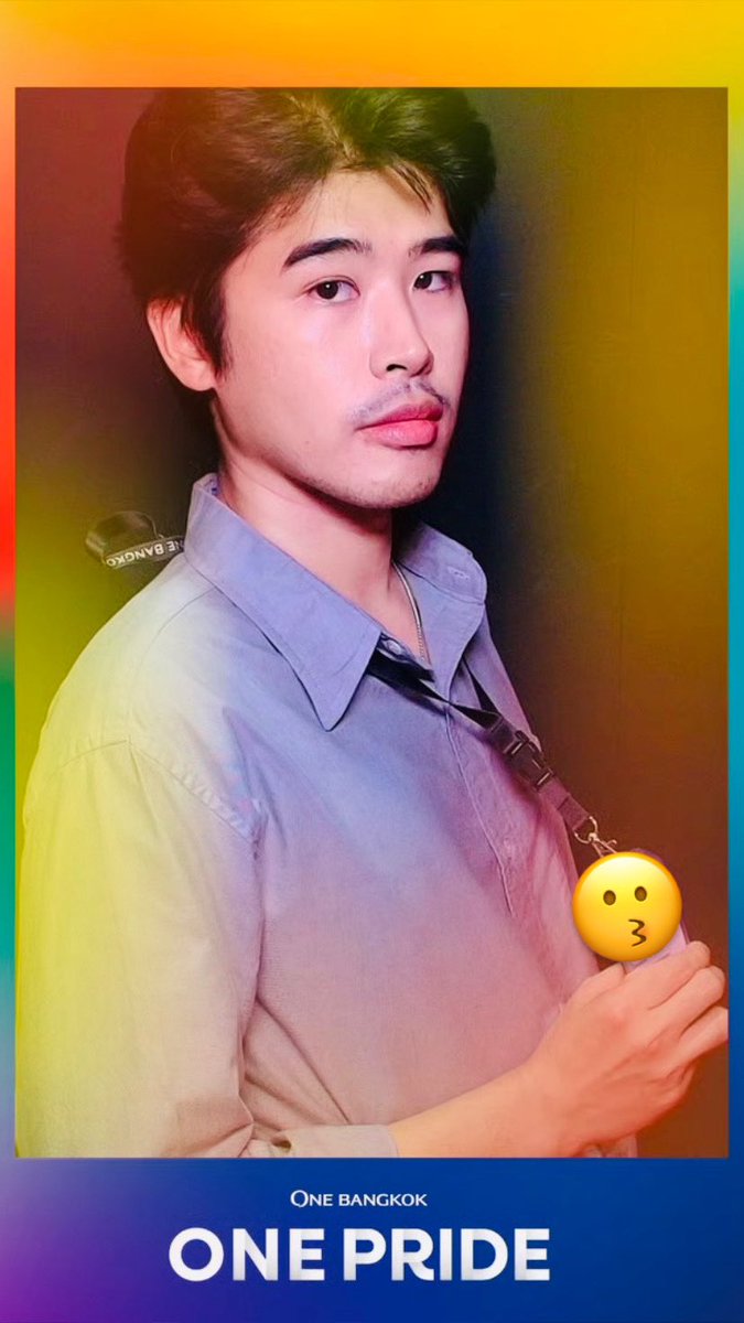 เอียงหน้า 45 องศา พร้อมจือปาก 😗