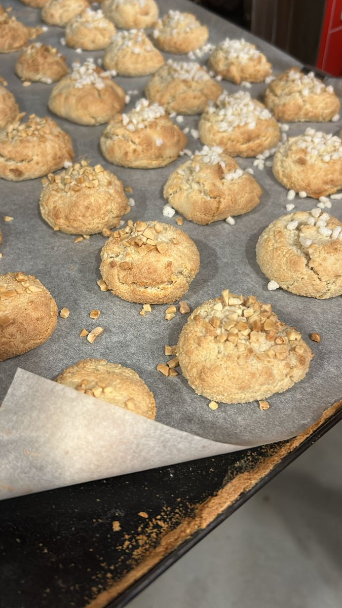 EIC_Valladolid's tweet image. El sábado pasado, de la mano del docente especializado en #pastelería, Alberto Pérez 👨‍🍳, nos adentramos en el delicioso universo de los 𝗗𝘂𝗹𝗰𝗲𝘀 𝗱𝗲 𝗖𝗼𝗻𝘃𝗲𝗻𝘁𝗼 🍬⛪, una tradición #repostera cargada de historia, sabor y sensibilidad 💫

#CursosparaEntusiastas