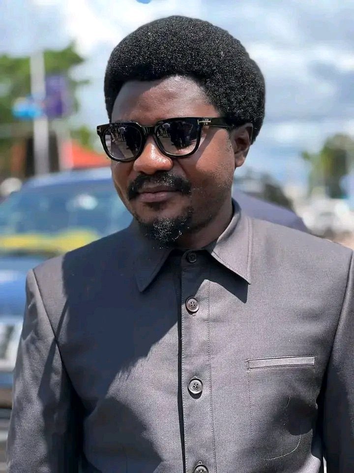 OrdilonbdB's tweet image. Pourquoi lui ? Pourquoi traiter son dossier en procédure d'urgence ? Est-ce que Kabila est tjrs intouchable jusqu'à ce stade ou  omniprésent dans vos décisions ? 
L'acharnement contre Mutamba montre la mauvaise décision prise par  les détracteurs ménopausées de la jeunesse !!