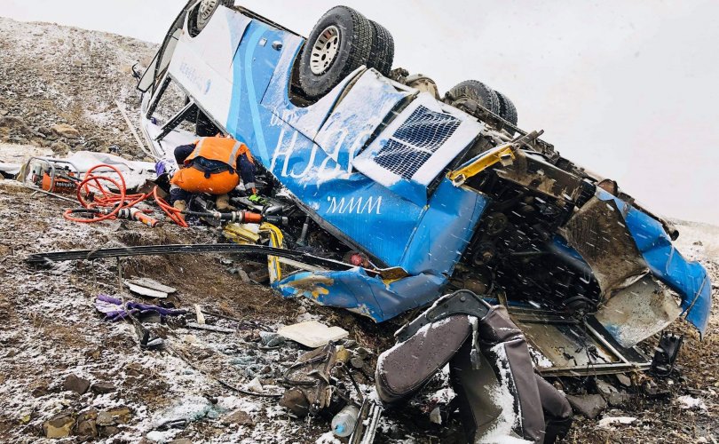 Өнөөдөр нэг хүн даатгалын нөхөн төлбөр авна гээд хэл ам хэрүүл хийж зурагт дуудна, лайв хийнэ гэж дарамтлав. Ажлаа хийж байсан залуусыг доромжилж элдвээр хэлж үнэхээр байх суух аргагүй болголоо. Сүүлийн үеийн тансаг үнэтэй лаг том гоё машин байна. Тамина бараг тэрбум төгрөгийн