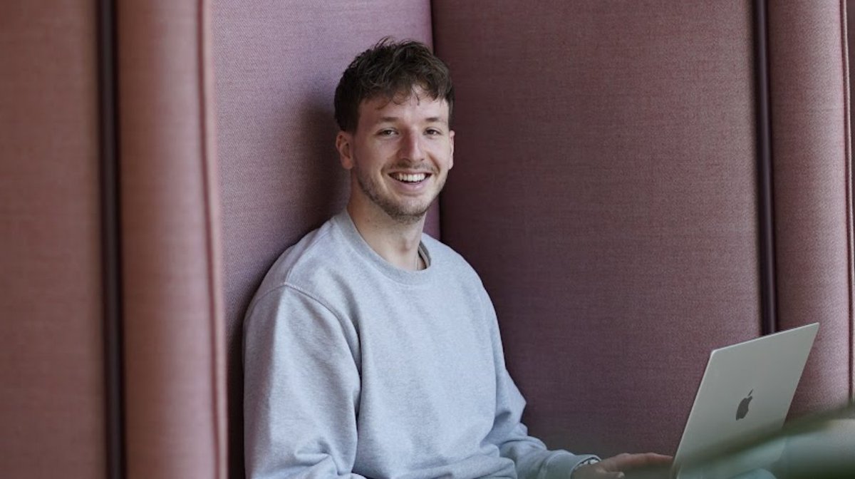 FONKmag's tweet image. #Webflow heeft voor het eerst een Nederlandse agency benoemd tot officiële Webflow Enterprise Partner. Die eer gaat niet naar een traditioneel bureau, maar naar Cut the Code, geleid door de pas 23-jarige Erwin Luijendijk

fonkmagazine.nl/artikelen/bure…

#CutTheCode