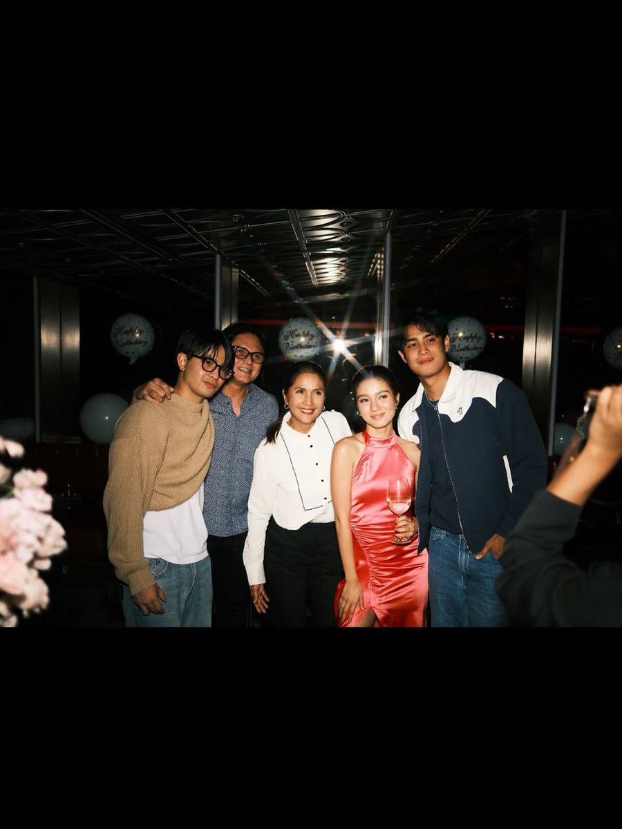 DONATORSPH's tweet photo. [📸 IG] Donny is spotted on belle_mariano’s Instagram Post! 💙

“another year🎂🎂”

#DonnyPangilinan
@donnypangilinan https://t.co/1kZ9gaaunq