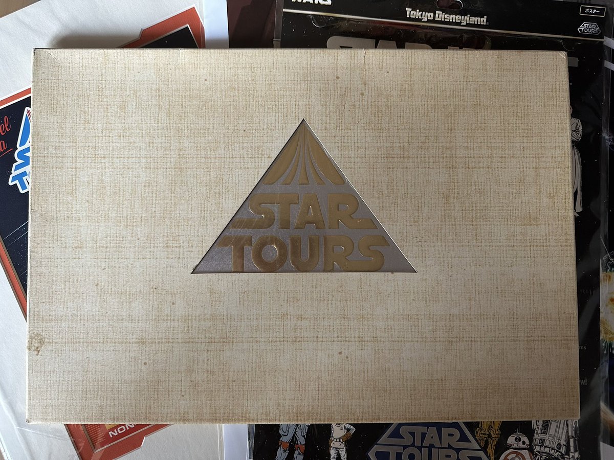 Also in my delivery from Japan is a vintage Panasonic Star Tours calendar from Tokyo Disneyland. 😁👍🏻

#StarWars #StarTours