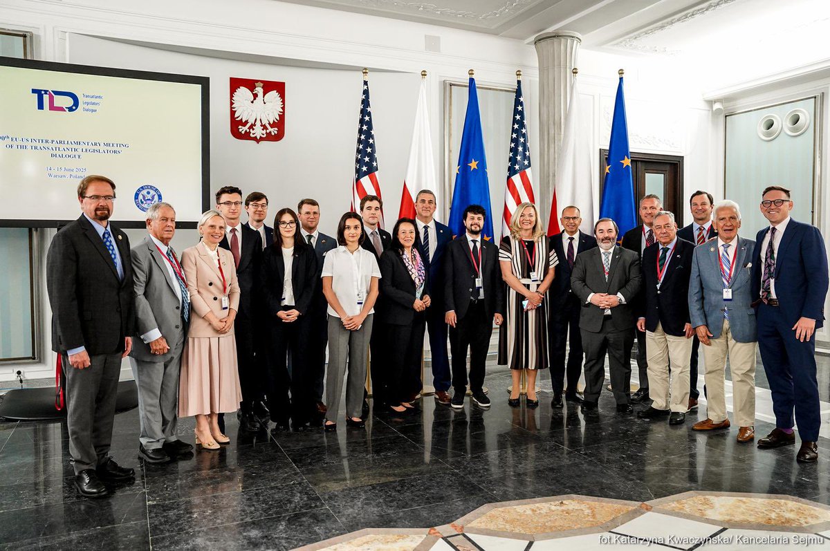 🇪🇺🤝🇺🇸Participei, este fim de semana, na 90.ª Reunião Interparlamentar UE-EUA, em Varsóvia.

É um momento crucial para aprofundar o diálogo entre legisladores europeus e americanos sobre temas que moldam o nosso presente e o futuro da nossa cooperação.

#RelaçõesTransatlanticas