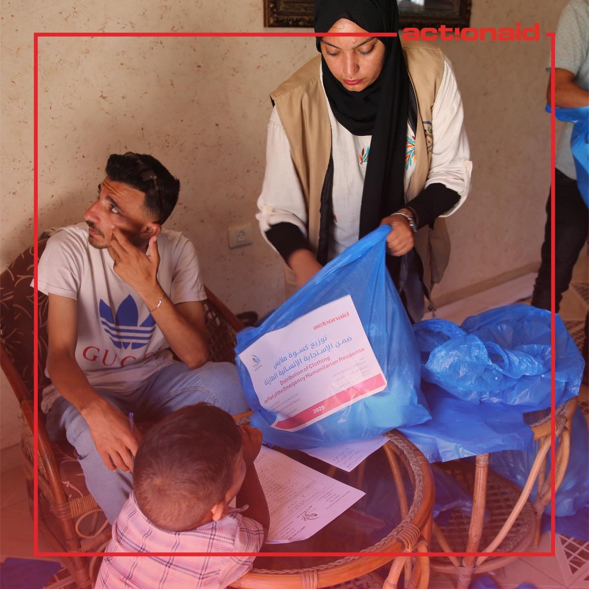 We distributed clothes to displaced children&amp;women in #Gaza supported by <a href="/decappeal/">DEC</a> as many of them have lost their clothes due to ongoing war&amp;displacement.We work despite siege 
You can donate bit.ly/42phxIX
dec.org.uk/appeal/middle-…