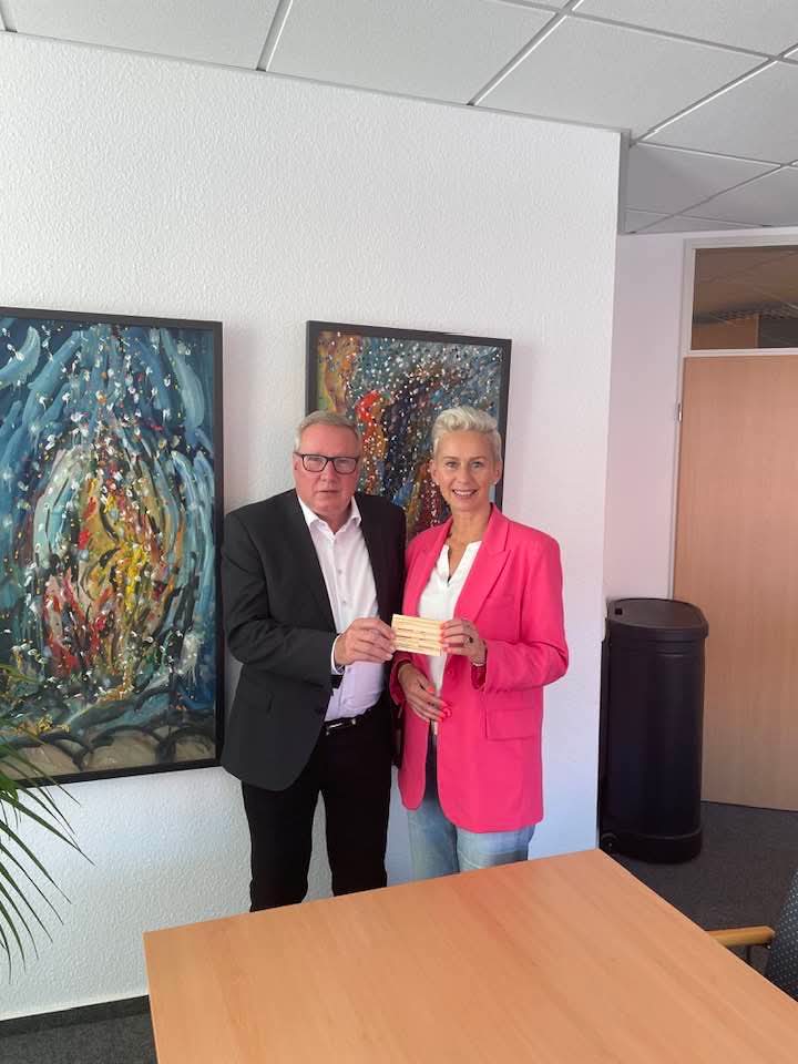 Andreas Steppuhn (@andreassteppuhn) on Twitter photo Gerne habe ich mich in Cloppenburg mit der Parlamentarischen Staatssekretärin im Bundesministerium für Landwirtschaft, Ernährung und Heimat <a href="/BreherSilvia/">Silvia Breher</a> getroffen. Danke für den guten Austausch über die wichtige Arbeit der Tafeln und Aktivitäten zur Lebensmittelrettung. Gerne habe ich mich in Cloppenburg mit der Parlamentarischen Staatssekretärin im Bundesministerium für Landwirtschaft, Ernährung und Heimat <a href="/BreherSilvia/">Silvia Breher</a> getroffen. Danke für den guten Austausch über die wichtige Arbeit der Tafeln und Aktivitäten zur Lebensmittelrettung.
