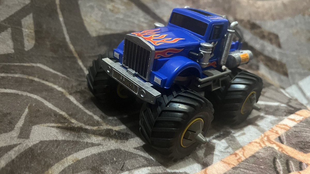 FreeStyle_RC's tweet image. どの角度からでもカッコいい！！
今まで何回買ったんだろう🤔💭

1990年発売って知ってた？

＃ワイルドミニ四駆
＃ブルヘッドJr