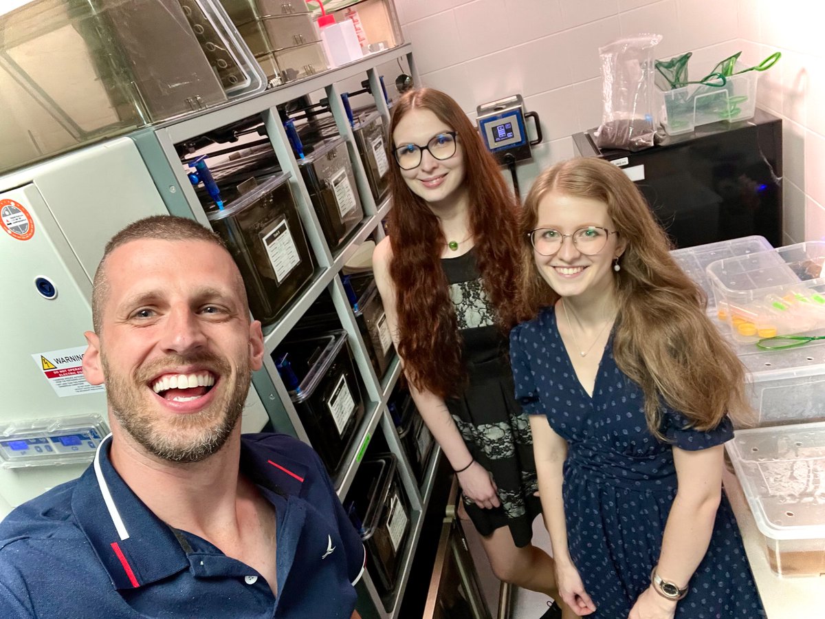 Jakub_Harnos's tweet image. My two Master students just finished their degree! 🎓🔥 Big congrats to Aneta and Pavla!! Harnoš lab is on fire! 💥👏 #ProudSupervisor #ScienceLife