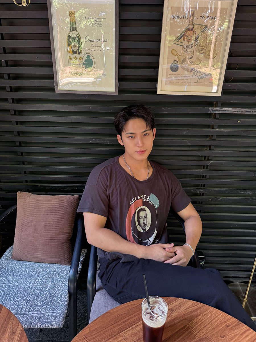 รอคนมานั่งด้วยครับ