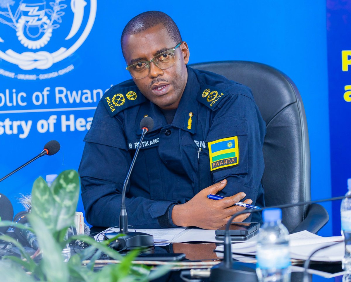 nrs_rwanda's tweet photo. Kuri uyu wa Mbere, Umuyobozi Mukuru  @Fredrwanda, @RNPSpokesperson n'Umuyobozi w'Ishami rishinzwe ubuzima bwo mu mutwe muri @RBCRwanda,  bagiranye ikiganiro n'Itangazamakuru cyagarutse ku bukangurambaga bwo gukumira no kurwanya ibiyobyabwenge. https://t.co/E8dBMw2iQq