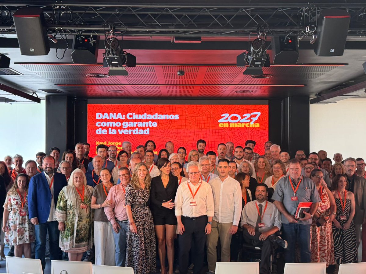 CsNouBarris's tweet photo. Madrid este fin de semana @CiudadanosCs sigue en política. Y más con la que está cayendo. Somos necesarios para regenerar un país carcomido en las instituciones por un bipartidismo corrupto ayudado por unos cómplices que su finalidad es acabar con España y su estado de derecho. https://t.co/DDrnIGontL