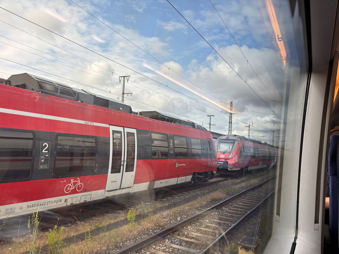 Georg Meck (@meckgeorg) on Twitter photo "Wir haben eine Verfrühung von 7 Minuten": #ICE heute in Top-Form. So kann die Woche beginnen, danke <a href="/DB_Bahn/">Deutsche Bahn Personenverkehr</a> "Wir haben eine Verfrühung von 7 Minuten": #ICE heute in Top-Form. So kann die Woche beginnen, danke <a href="/DB_Bahn/">Deutsche Bahn Personenverkehr</a>