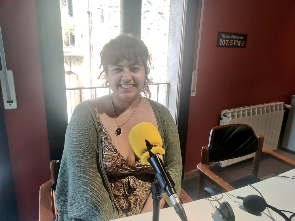 Bon dia! Avui, a les 12 h, entrevistem a la cantautora Ària Lua. Ens presentarà el seu treball discogràfic "Reconec" 107.5 FM 📻 (Girona)