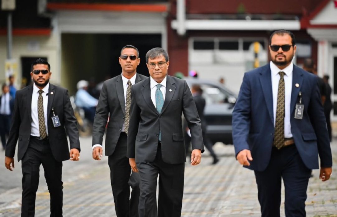SikkaMohoree's tweet photo. How does the pension system work in the Maldives 🤣🤣🤣

Why do we have to pay uthey his pension? https://t.co/sNdCUMuzOA