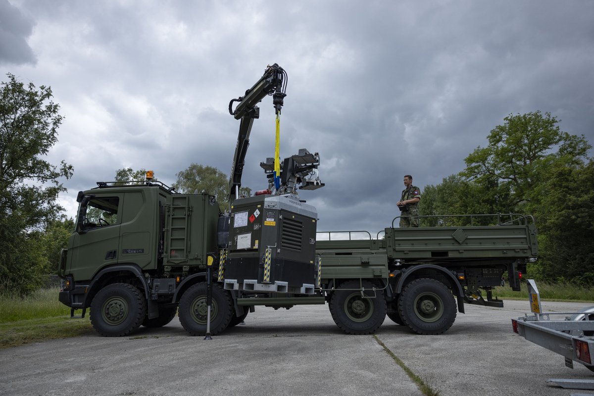Vliegbasis Eindhoven (@vlbeindhoven) on Twitter photo Oefening Moving Werewolf is gestart! De focus ligt op het verplaatsen en in stand houden van de operaties op een alternatieve locatie: <a href="/VlbWoensdrecht/">Vlb Woensdrecht</a>. Eind vorige week verplaatsten onze logistieke eenheden het nodige materieel al naar die locatie🚚 1/2 Oefening Moving Werewolf is gestart! De focus ligt op het verplaatsen en in stand houden van de operaties op een alternatieve locatie: <a href="/VlbWoensdrecht/">Vlb Woensdrecht</a>. Eind vorige week verplaatsten onze logistieke eenheden het nodige materieel al naar die locatie🚚 1/2