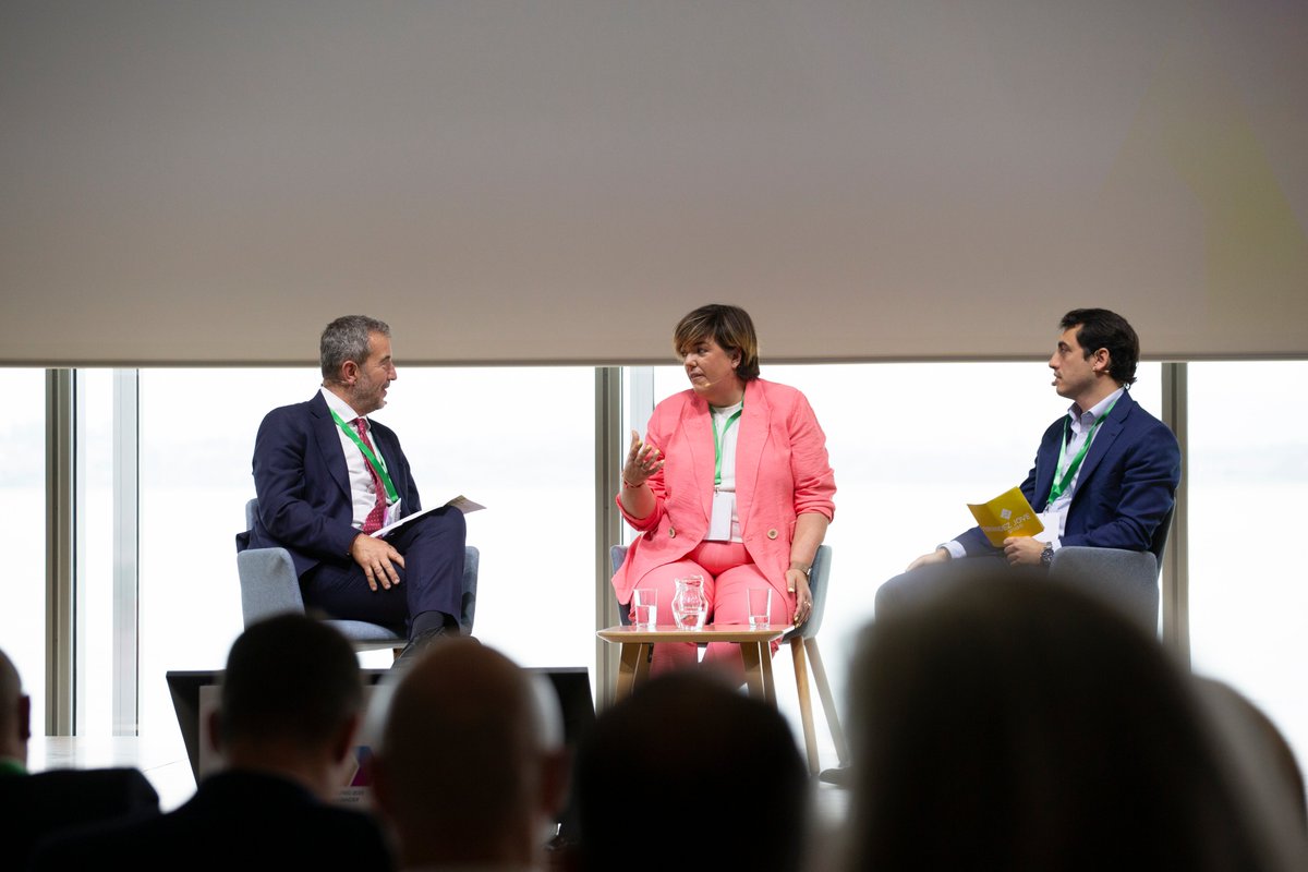 El relevo generacional, la profesionalización y fortalecimiento de los órganos gobierno son fundamentales para la #EmpresaFamiliar

En el Foro AVANZA de <a href="/Sodercan/">SODERCAN</a> y #ACEFAM compartimos el reto de construir un legado sólido y preparado para el futuro