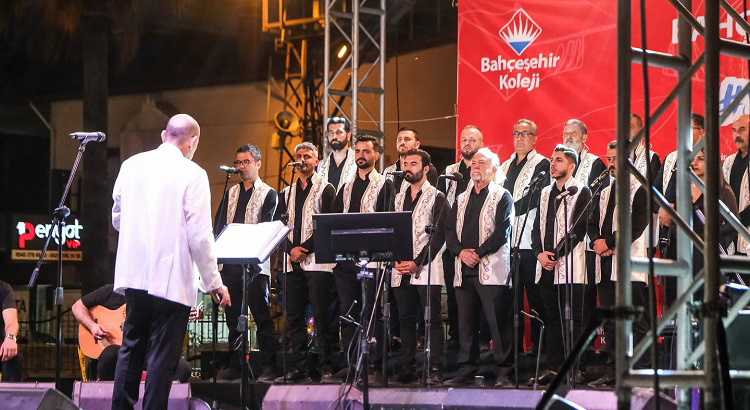 Şehmus Aslan, çok gür sesle Bahçeşehir Koleji’nden yankılanan konserden izlenimlerini yazdı:
ENVER YÜCEL BİZİ HATAY’DAN DUYSUN!
sozgazetesi.com.tr/2025/06/16/env…