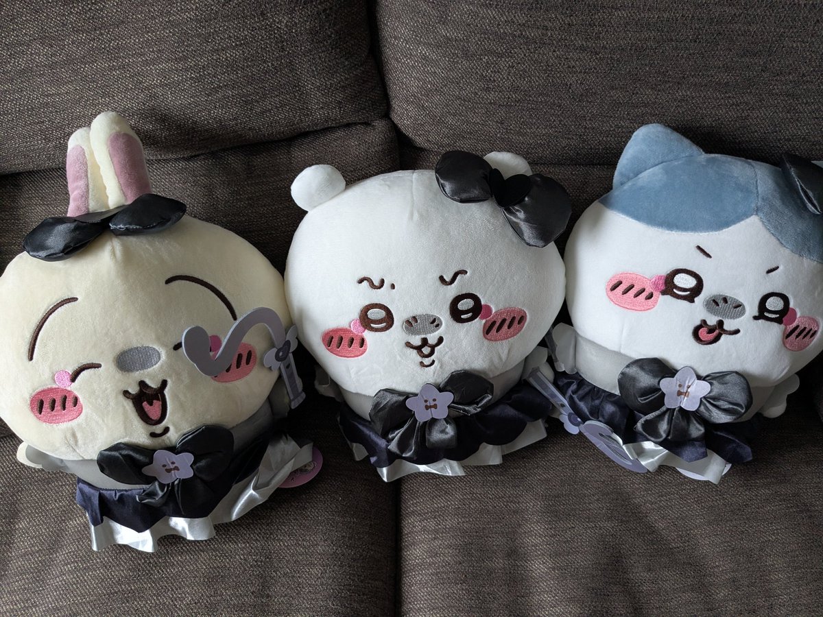 chabane_goki's tweet photo. #90N のお姉さんのアシストのおかげで無事  #モモンガもぐもぐぬいぐるみ ゲット！意外と大きくて写真よりかわいい😭
隣のパワーアップ台に入ってた  #超まじかるちいかわ悪いバージョンだぬいぐるみ もつい😭もう置く場所ないよっ！ https://t.co/5znE64InqF