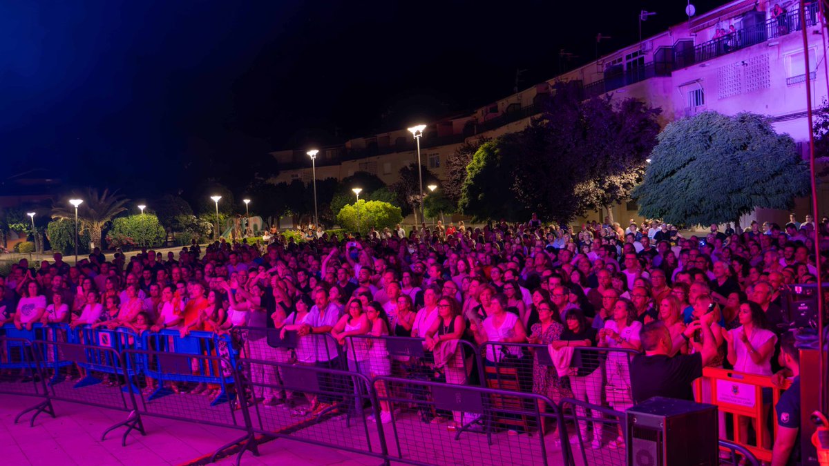 Diputación de C.Real (@diputacioncr) on Twitter photo Continúa el éxito del ciclo de Conciertos de la <a href="/DiputacionCR/">Diputación de C.Real</a> con <a href="/los_secretos/">Los Secretos</a> y The Buyakers, en Abenójar, en una noche mágica de música y solidaridad
+ de 2.000 personas llenaron el recinto ferial para vivir el tercer concierto solidario programado x la Diputación este verano Continúa el éxito del ciclo de Conciertos de la <a href="/DiputacionCR/">Diputación de C.Real</a> con <a href="/los_secretos/">Los Secretos</a> y The Buyakers, en Abenójar, en una noche mágica de música y solidaridad
+ de 2.000 personas llenaron el recinto ferial para vivir el tercer concierto solidario programado x la Diputación este verano