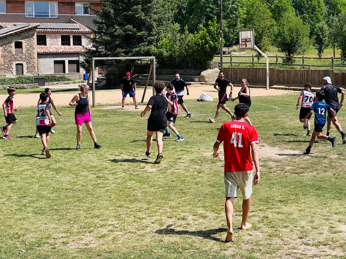 ‼ Ahir vam celebrar la festa de fi de temporada del club. Vam fer la celebració a la casa de colònies del @molidelariera amb partidets al matí entre els equips del club i entrenadors i pares/mares, i després amb un dinar popular.
Gràcies a l'organització i a tots per participar!