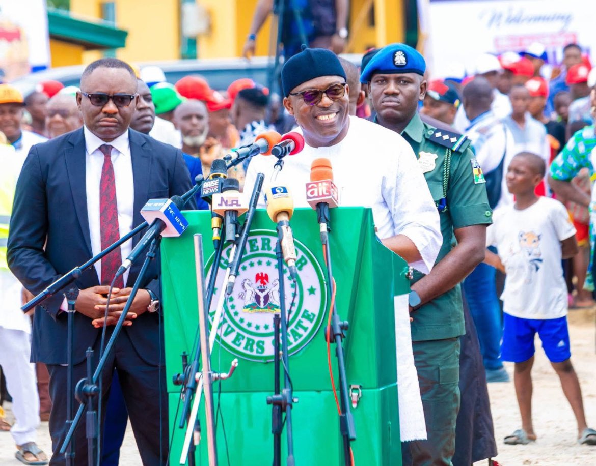 200 people killed in Benue State and the president have not said anything or declared a state of emergency.
Not a single life was lost in Rivers, and a democratically elected governor was asked to take the back bench, while a retired military man is asked to rule, all because SIM