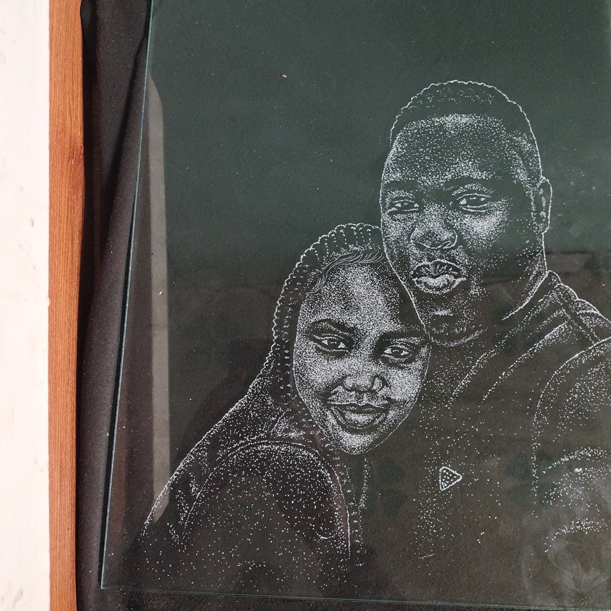 Wickymane's tweet photo. I spent 6days on this cracked glass art.. use 1sec of Ur time to like and repost https://t.co/E8sjZSQMue
