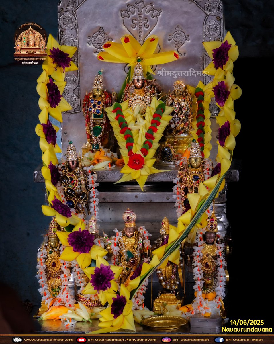 sriuttaradimath's tweet image. Glimpses of the grand Aradhana Mahotsava of Sri Sri 1008 Sri Raghuvarya Teertha Mahaswamigalu at the Moolavrindavana Sannidhi - Navavrindavanam.
.
#SriUttaradiMatha #uttaradimatha #sriuttaradimath