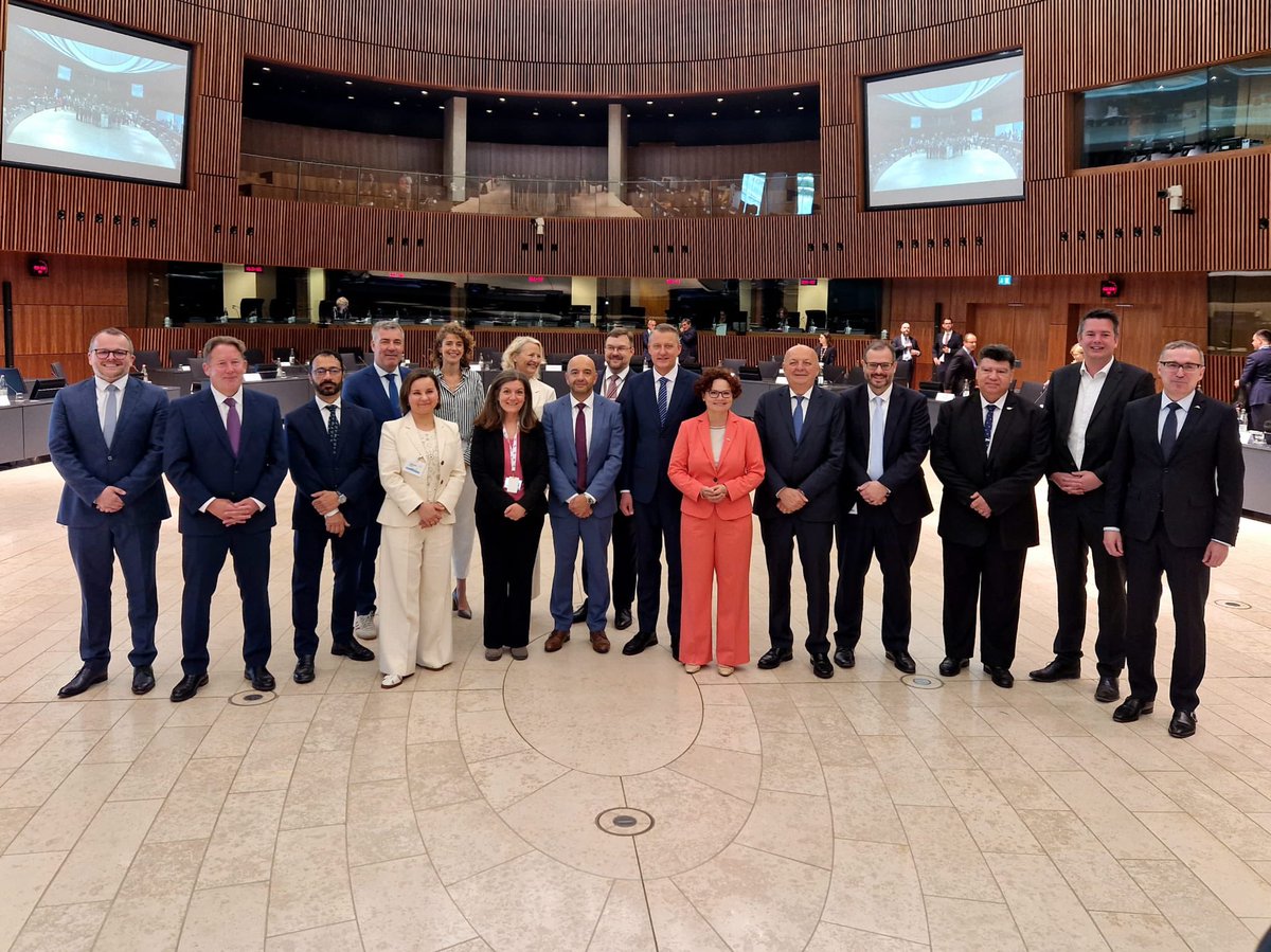 #FriendsOfRenewables con @danjoergensen y #eu2025pl  celebramos el lanzamiento del Grupo de Trabajo de la Unión de la Energía.

Por una #UE más limpia, segura, con mayor soberanía energética y competitividad 🇦🇹 🇧🇪 🇨🇾 🇩🇪 🇩🇰 🇬🇷 🇮🇪 🇮🇹 🇱🇻 🇱🇹 🇱🇺 🇳🇱 🇵🇹 🇪🇸 🇪🇪 🇲🇹 #EnergySecurity