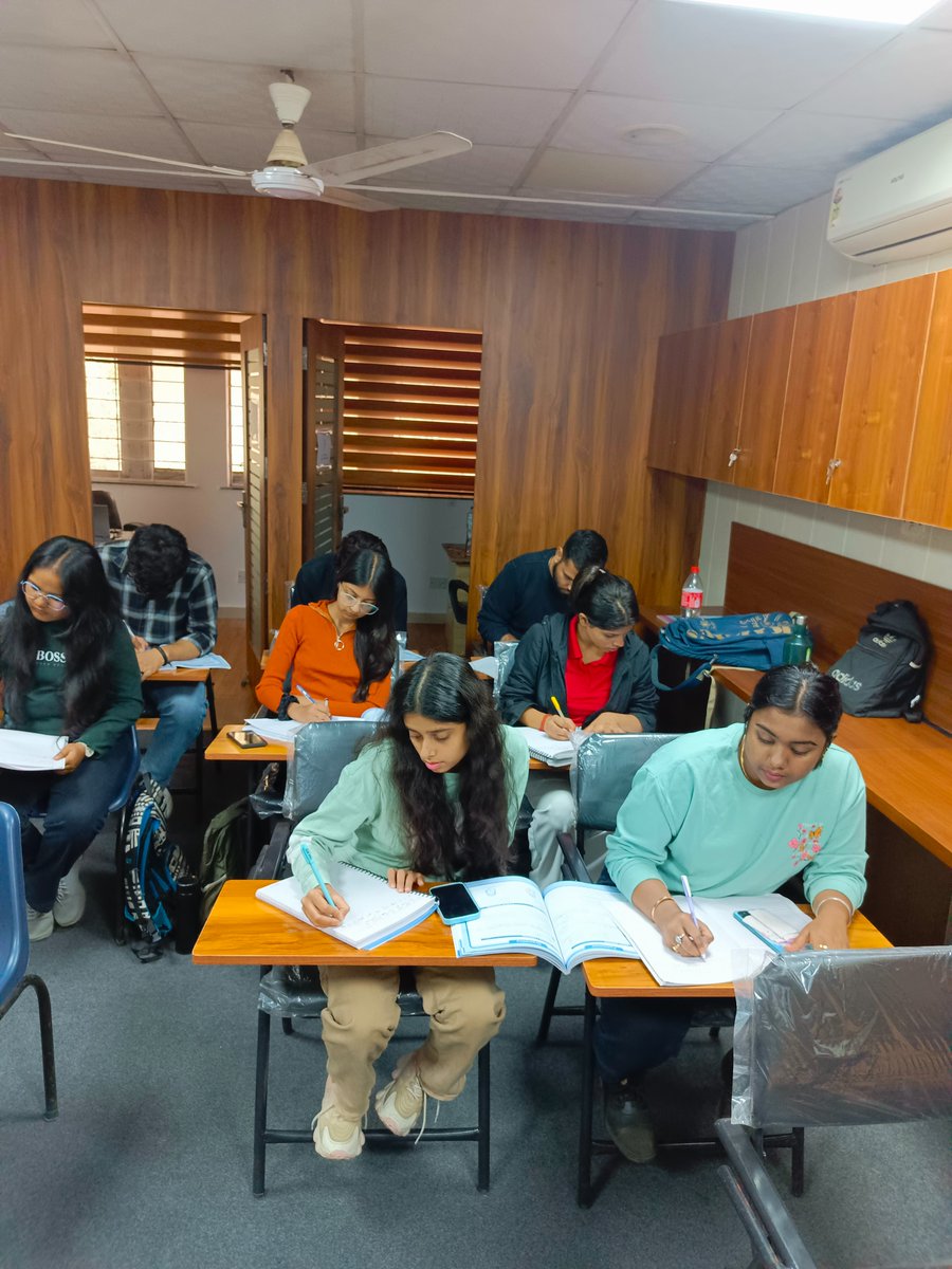 FluentAcademy's tweet photo. New Batches Starting Soon! 🇪🇸 Join our Spanish Language Course in Delhi – Learn from Certified Trainers. Enroll Today for A1 to B2 Levels at Fluent Fast Academy!

https://t.co/neiqdwG61Z https://t.co/XmBZJD1Hf7