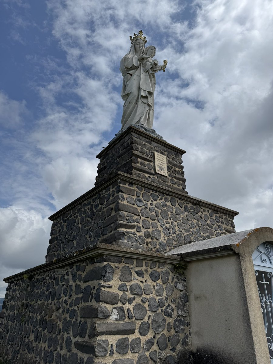 darkzov's tweet image. 1ere étape des vacances chez des amis d’#Auvergne Les paysages sont magnifiques