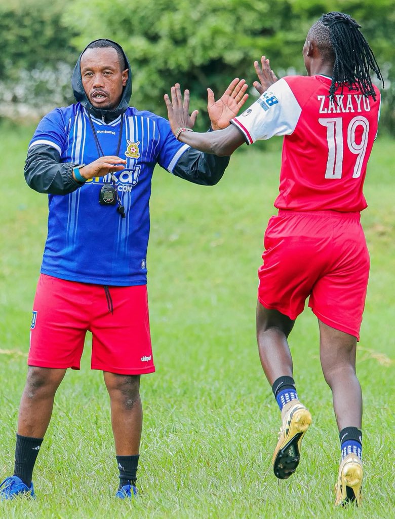 imfuraluc01's tweet photo. #BBSPORTS
Coach Etienne Ndayiragije makes history as the first coach to ever win the #FKFPL title with Kenya Police FC.
Ahagera mu kwezi kwa 11, Tariki ya 30 umwaka wa 2024, yasanze POLICE FC KENYA iri ku mwanya wa nyuma n’amanota 5 mu mikino 7 yari imaze gukinwa.
Yasabwe kugumisha ikipe mu cyiciro cya mbere, ariko umwaka w’imikino urangiye atwaye Shampiyona ya mbere mu mateka y’iyi kipe y’Aba-Police ba Kenya imaze imyaka 11 ishinzwe, ikaba imaze imyaka 4 mu cyiciro cya mbere.
Mu minsi ishize hari ikipe yo muri #BaruwaLeague yababonyemo ubushobozi bucye we na Djabil MUTARAMBIRWA irabahambiriza.
Congratulations once Again Etienne and Djabil!
@bbkigalifm 89.7 FM